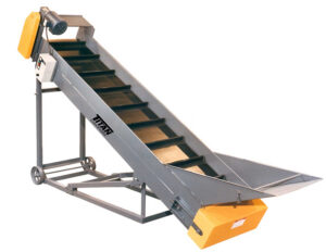 cleated-belt-conveyor-with-infeed-hopper-&-adjustable-under-carriage