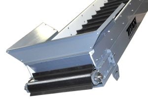 standard hopper on cleated belt conveyor