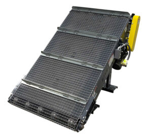 wire mesh parts conveyor with cleats