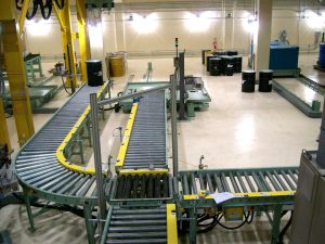 chain-driven-roller-conveyor-system-for-pallets-carrying-barrels