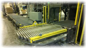heavy-duty-pallet-handling-wire-mesh-conveyor-system-with-chain-driven-live-roller-turntable