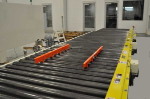 chain-driven-live-roller-conveyor-with-pallet-centering